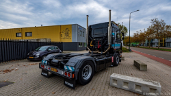 20251019-Tom-Holding-00011